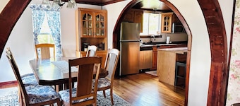 Gorgeous large rental home in Lesterville MO just minutes from Blackwater River.