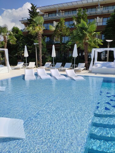 Оазис. Комплекс класса люкс.