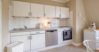 Old building apartment for up to 5 people "OPTI" in the Schanzenviertel - top floor