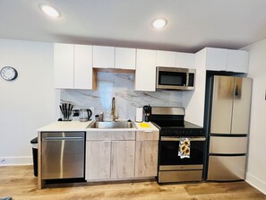 Private kitchen - COZY HOTEL SETUP WITH FREE PARKING (Dallas)
