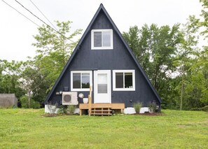 Exterior - Cozy A-Frame near Burlington & Smuggler's Notch (Essex)