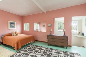 2 bedrooms, free WiFi, bed sheets, wheelchair access