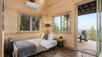 1 bedroom, desk, free WiFi, bed sheets