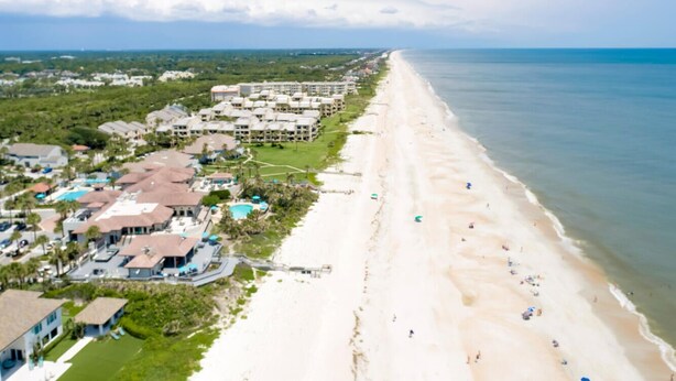 A coastal resort with beachfront properties, a long sandy beach, and a clear view of the ocean. - Gated community, private beach access, renovated condo!! (Ponte Vedra Beach)