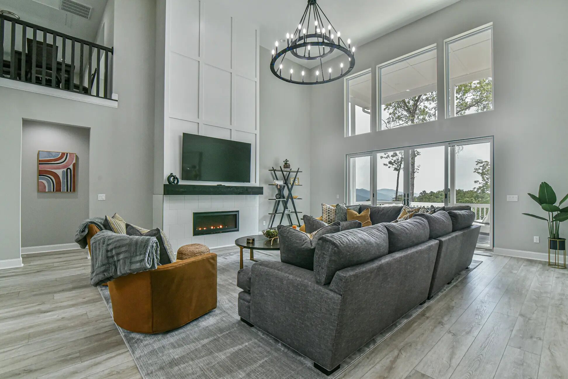 Smart-tv och eldstad