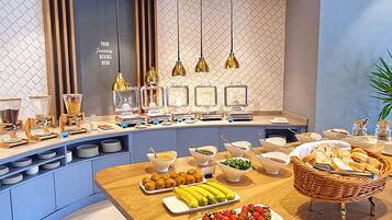 Free daily buffet breakfast