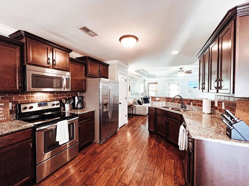 Great house in Clarksville!  Located by Hospital