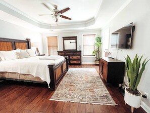 3 habitaciones, escritorio, tabla de planchar con plancha y wifi gratis 