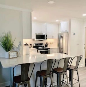 雪櫃、微波爐、焗爐、爐具