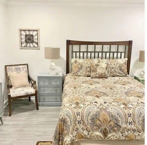 1 habitación, tabla de planchar con plancha, wifi gratis y ropa de cama 