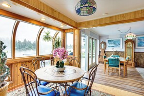 Dining - Tacoma Home on Steilacoom Lake w/ Dock! (Tacoma)