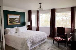 6 bedrooms, desk, iron/ironing board, free WiFi