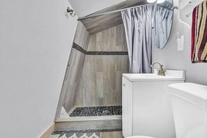 Handtücher, Seife, Shampoo, Toilettenpapier