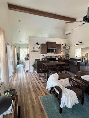 Fridge, microwave, oven, stovetop - Relax and Unplug at this Private Oasis (Gilbert)