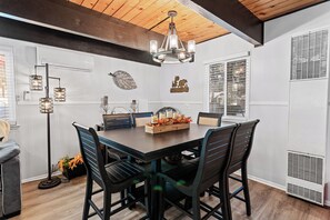 Living area - El Nido  (Big Bear City)