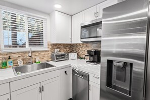 Private kitchen - El Nido  (Big Bear City)