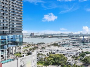 Exterior - Heart of Downtown Miami | Rooftop Pool with 360°views (Miami)