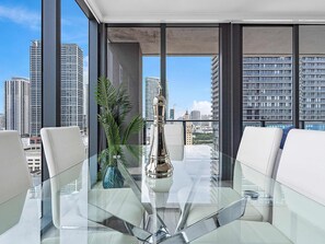 Dining - Heart of Downtown Miami | Rooftop Pool with 360°views (Miami)