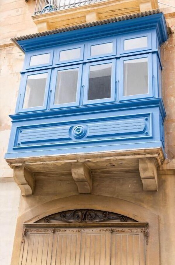 تفاصيل الفندق من الخارج