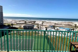 Sports court - PANORAMIC PARADISE - STUNNING 1BR/1BA - BEACHFRONT CONDO! (Gulf Shores)