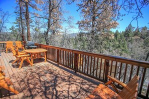 Terrace/patio - Rest N Relax Inn (Big Bear City)