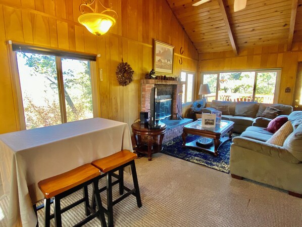 Basic Cabin | In-room dining