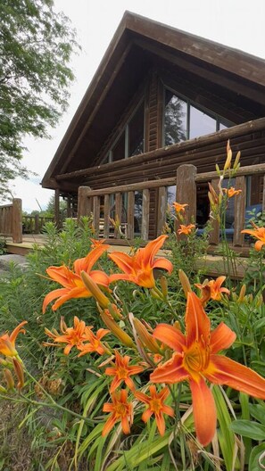 Exterior detail - Peaceful Lakeview Cabin Stay On Private Pennisula (Campbellsport)
