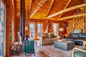 Smart TV, fireplace, books - Peaceful Lakeview Cabin Stay On Private Pennisula (Campbellsport)