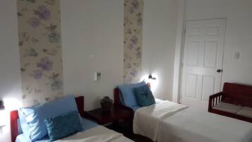 1 bedroom, hypo-allergenic bedding, blackout curtains, free WiFi
