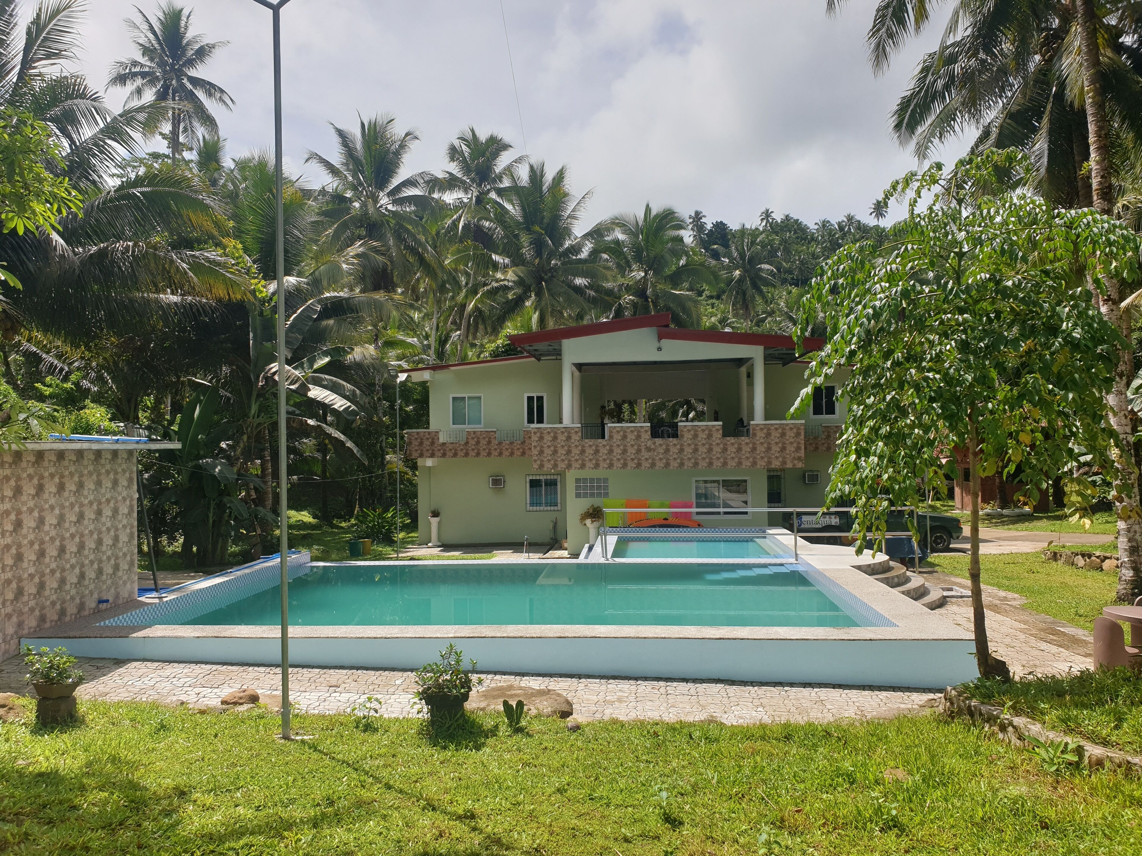 2 albercas al aire libre 