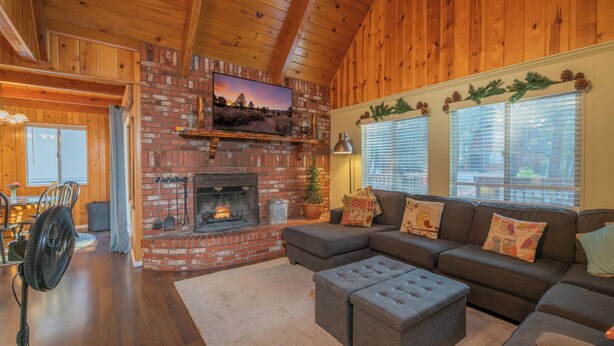 Basic Cabin | Living area - Far Enough Cabin (Sugarloaf)