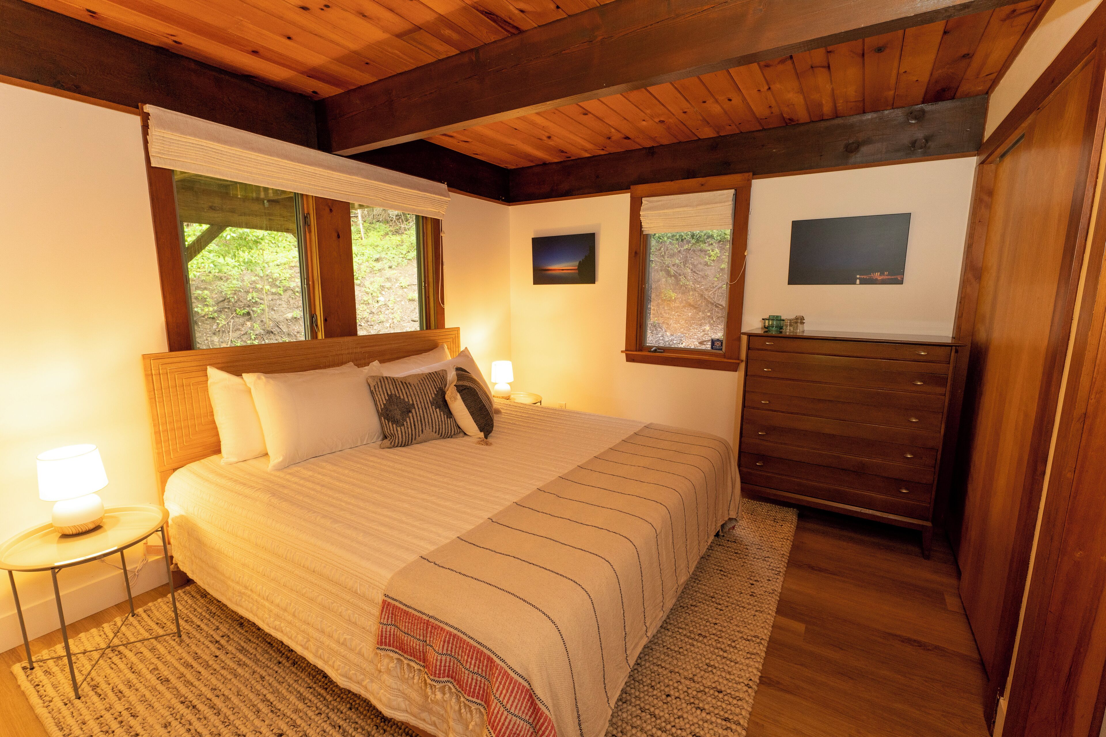 3 makuuhuonetta, silitysrauta/-lauta, ilmainen Wi-Fi, vuodevaatteet