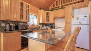 Private kitchen - Ridenour Retreat (Big Bear Lake)