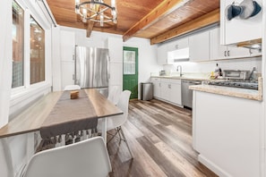 Basic Cabin | Private kitchen | Electric kettle