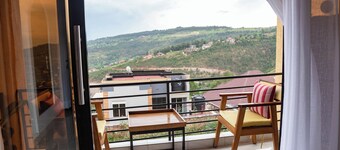 Nzuri Nest Rebero