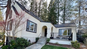 A two-story house with a stone pathway leading to the front door, number 424.