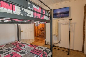 Basic Cabin | 2 bedrooms, free WiFi - Evergreen Paradise  (Big Bear Lake)