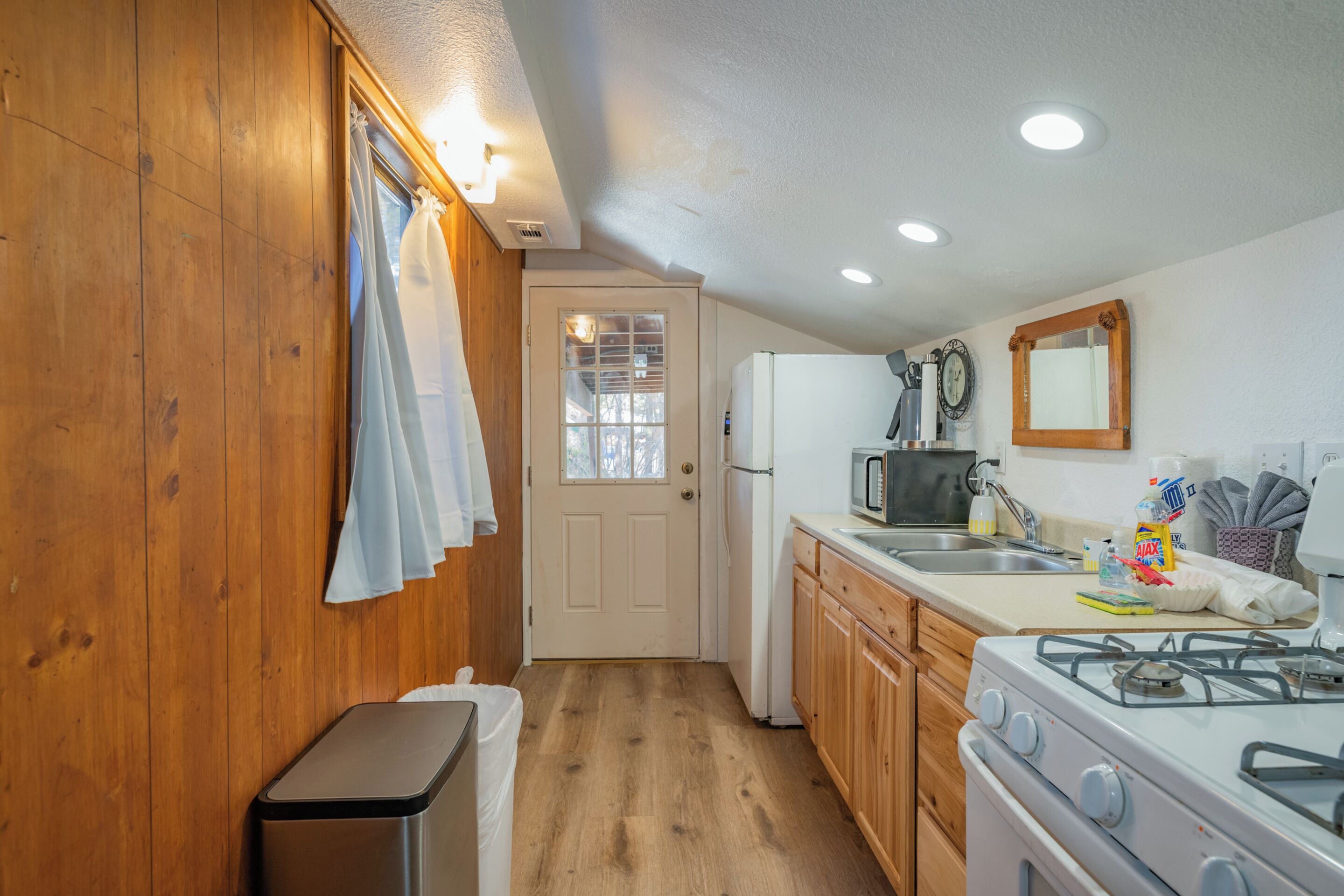 Basic Cabin | Private kitchen | Electric kettle