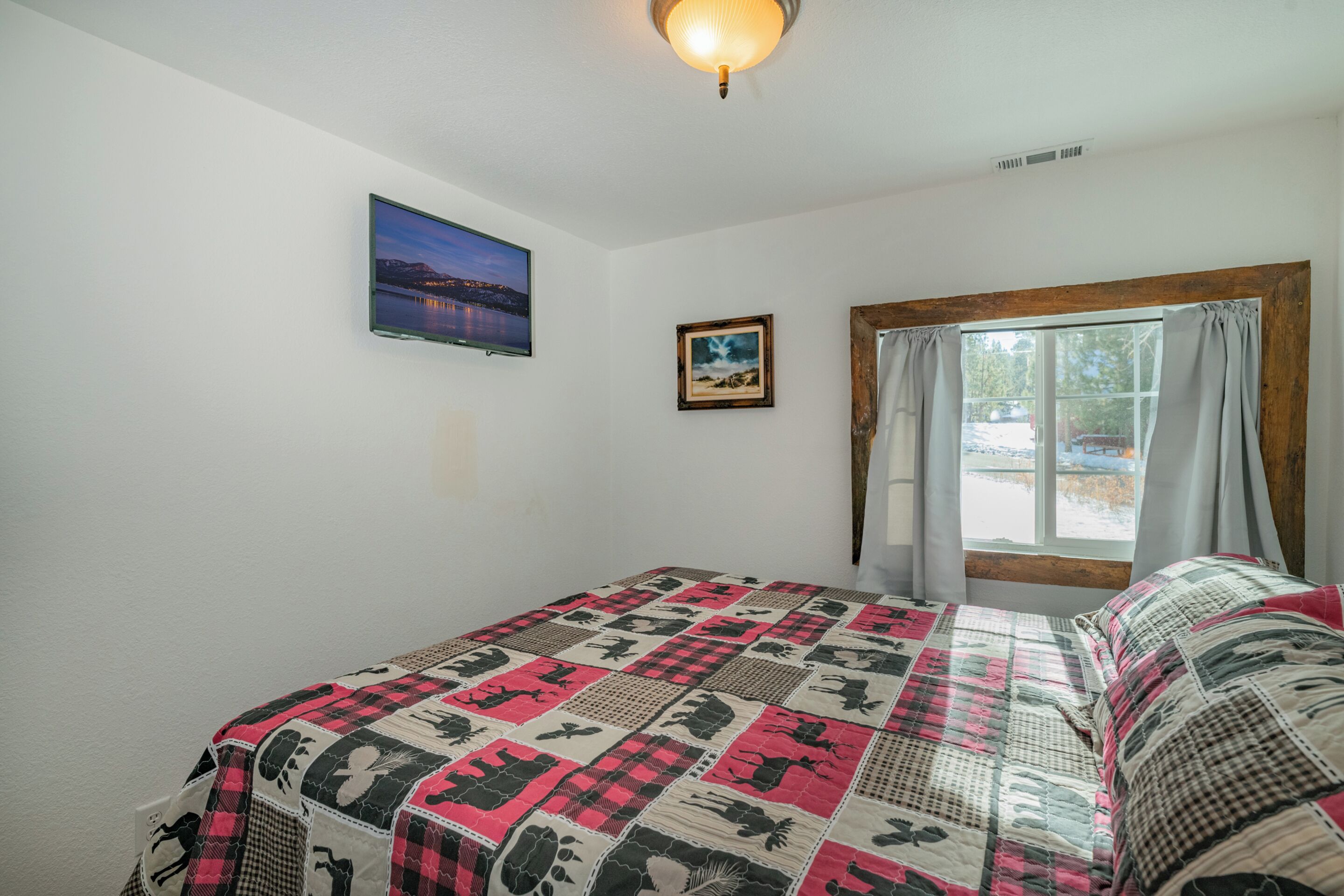 Basic Cabin | 2 bedrooms, free WiFi