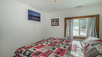 Basic Cabin | 2 bedrooms, free WiFi