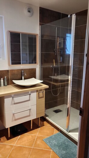 Doccia, asciugacapelli, asciugamani