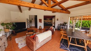 Living area - Maison D'architecte Avec Piscine (Bras)
