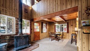 Living area - Fawnskin Cabin (Fawnskin)