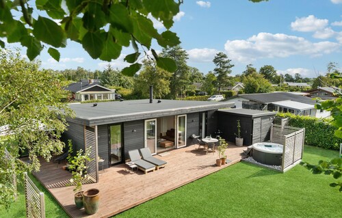 Awesome home in Grenaa with kitchen