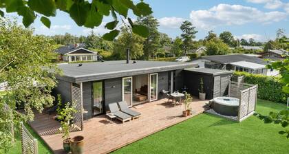 Awesome home in Grenaa with kitchen