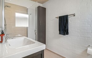 Shower - Awesome home in Grenaa with kitchen (Grenaa)