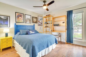 4 bedrooms, desk, iron/ironing board, Internet