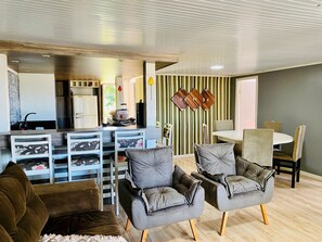 Basic Chalet | Living area