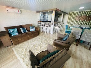 Basic Chalet | Living area