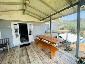 Basic Chalet | Outdoor dining